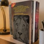 Sostegno per libri in acciaio colore nero prsonalizzato