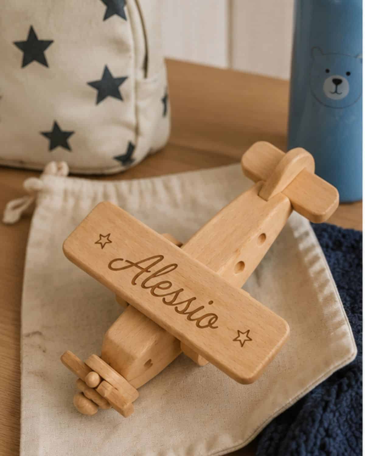 Personalisiertes Holzflugzeug aus Buche
