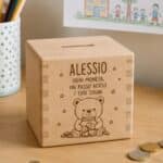 Personalisierte Spardose aus Holz